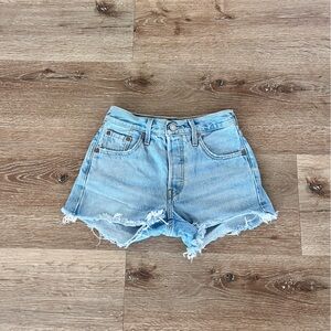 LEVI light wash jean shorts